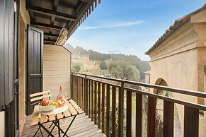 Magnolia House With Shared Pool