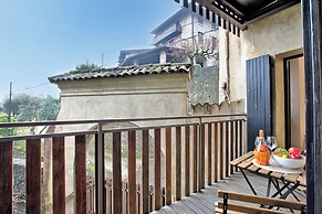 Magnolia House With Shared Pool