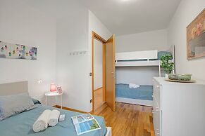 Magnolia House With Shared Pool