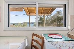 Cosy Nikiana Beach Apartment