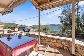 Cosy Nikiana Beach Apartment