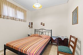 Cosy Nikiana Beach Apartment