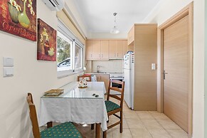 Cosy Nikiana Beach Apartment