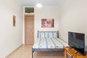 Cosy Nikiana Beach Apartment