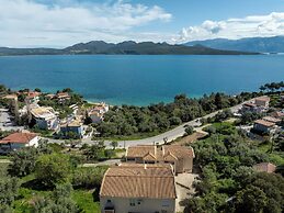 Cosy Nikiana Beach Apartment