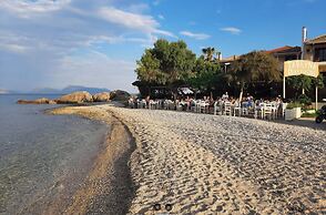 Cosy Nikiana Beach Apartment