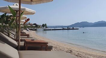 Cosy Nikiana Beach Apartment