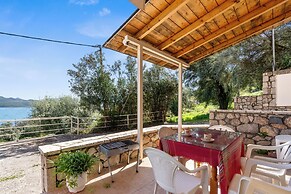 Cosy Nikiana Beach Apartment