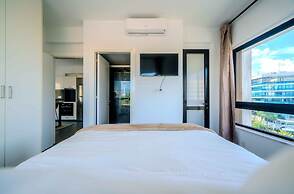 Chic City Center Stay With Stunning View