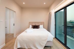 Stylish 5BR Poolhouse & Theater 2mins to BTS