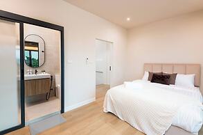 Stylish 5BR Poolhouse & Theater 2mins to BTS