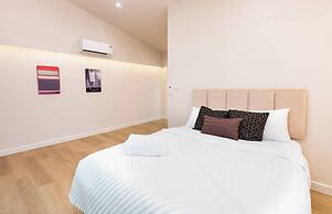 Stylish 5BR Poolhouse & Theater 2mins to BTS