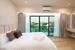 Stylish 5BR Poolhouse & Theater 2mins to BTS