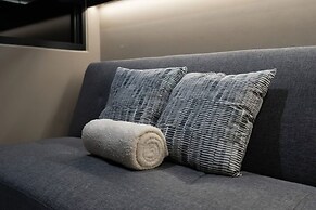 Premium Collins Boulevard Near Airport