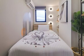 Premium Collins Boulevard Near Airport