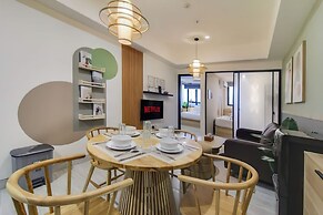 Premium Collins Boulevard Near Airport