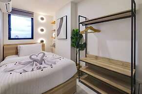 Premium Collins Boulevard Near Airport