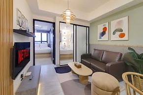 Premium Collins Boulevard Near Airport