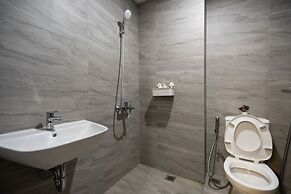 Premium Collins Boulevard Near Airport