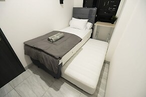 Premium Collins Boulevard Near Airport