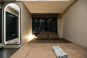 Premium Collins Boulevard Near Airport