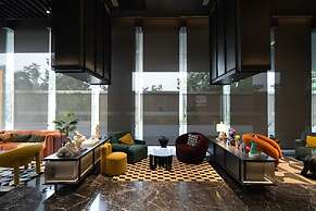 Premium Collins Boulevard Near Airport