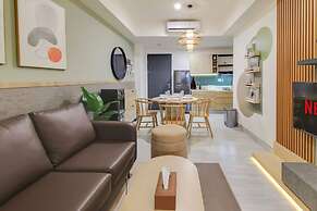 Premium Collins Boulevard Near Airport