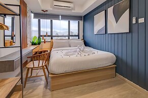 Premium Collins Boulevard Near Airport