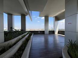 Premium Collins Boulevard Near Airport