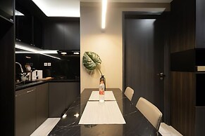 Premium Collins Boulevard Near Airport