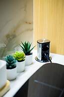 Premium Collins Boulevard Near Airport