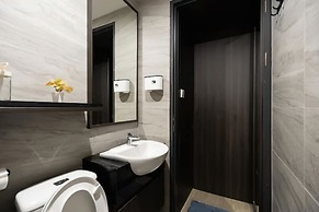 Premium Collins Boulevard Near Airport