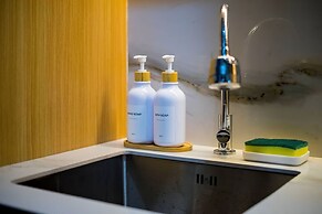 Premium Collins Boulevard Near Airport