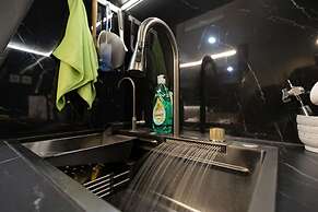 Premium Collins Boulevard Near Airport