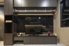 Premium Collins Boulevard Near Airport