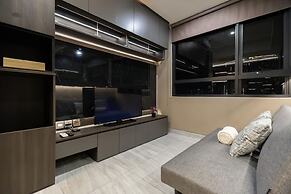 Premium Collins Boulevard Near Airport