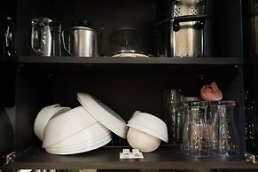 Premium Collins Boulevard Near Airport