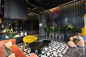 Premium Collins Boulevard Near Airport