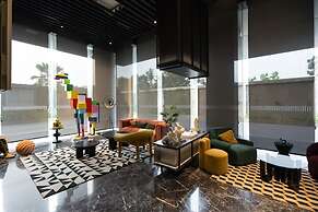 Premium Collins Boulevard Near Airport