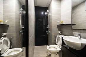 Premium Collins Boulevard Near Airport