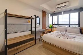 Premium Collins Boulevard Near Airport