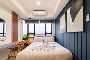 Premium Collins Boulevard Near Airport