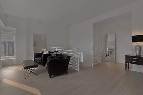 Midtown 5 Bedroom Duplex Luxury Penthouse, 2,500 sq ft, Sleeps 10, Man