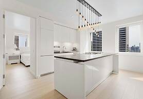 Midtown 5 Bedroom Duplex Luxury Penthouse, 2,500 sq ft, Sleeps 10, Man