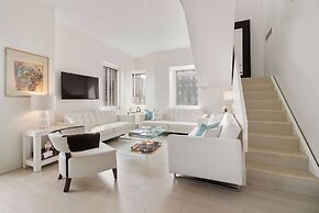 Midtown 5 Bedroom Duplex Luxury Penthouse, 2,500 sq ft, Sleeps 10, Man