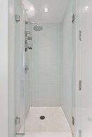 Midtown 5 Bedroom Duplex Luxury Penthouse, 2,500 sq ft, Sleeps 10, Man