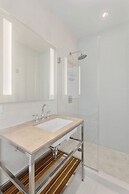 Midtown 5 Bedroom Duplex Luxury Penthouse, 2,500 sq ft, Sleeps 10, Man