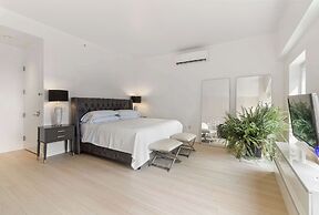 Midtown 5 Bedroom Duplex Luxury Penthouse, 2,500 sq ft, Sleeps 10, Man