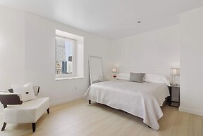 Midtown 5 Bedroom Duplex Luxury Penthouse, 2,500 sq ft, Sleeps 10, Man