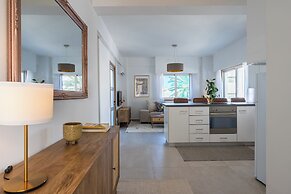 Elegant City Central Suite